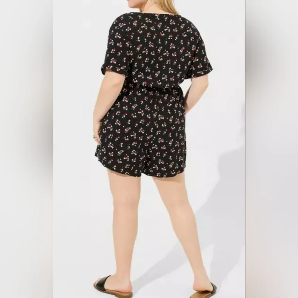 Torrid Floral Shorts Romper 4x/26 - Picture 2 of 15